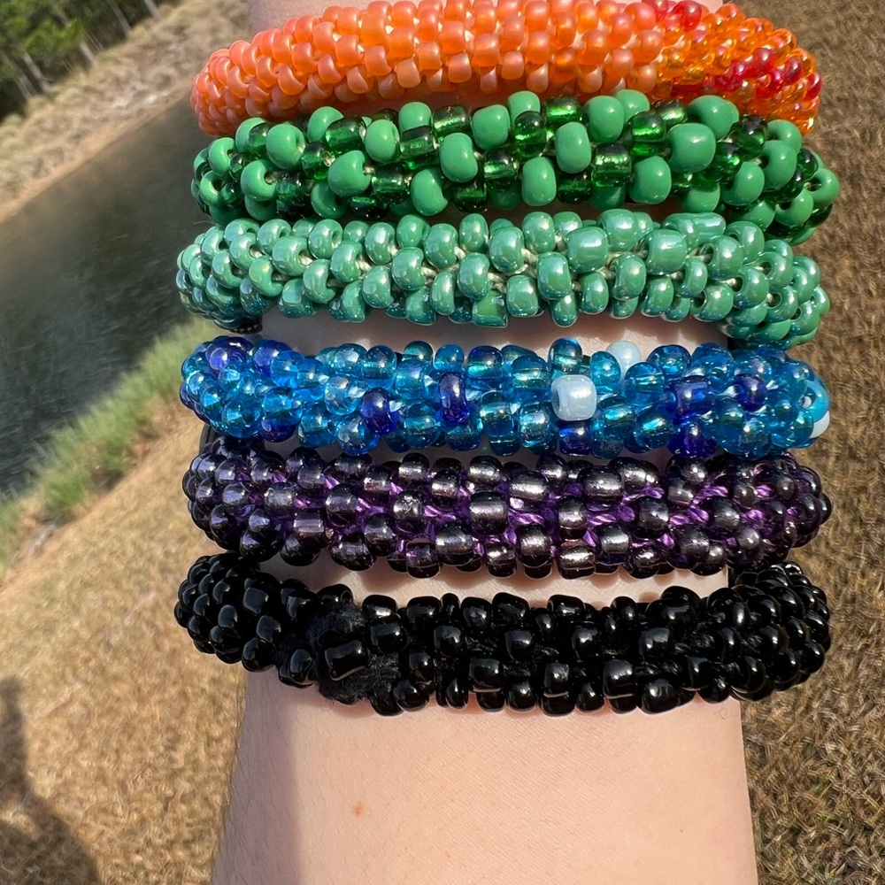 6 Stackable Vintage Stretchy Beaded Bracelets Blu… - image 6